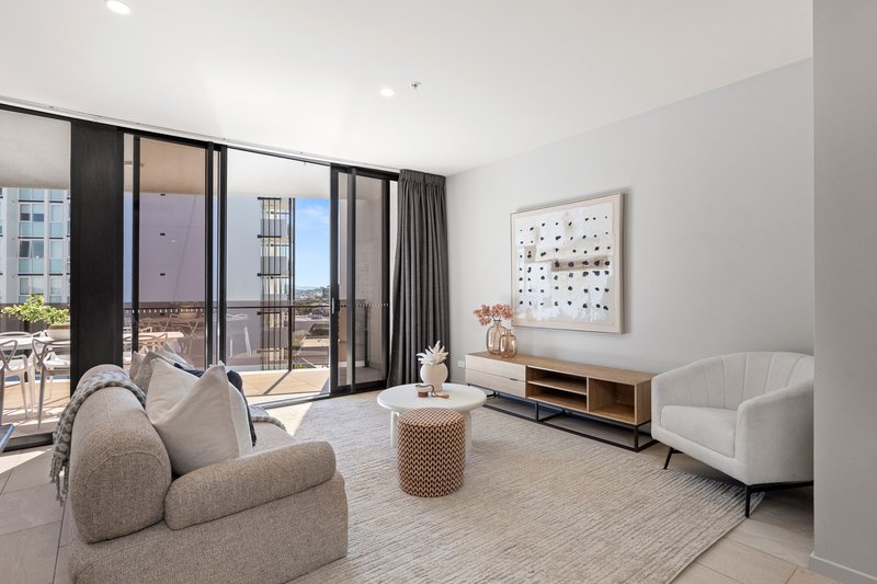 Photo - 1001/27 Commercial Road, Newstead QLD 4006 - Image 2