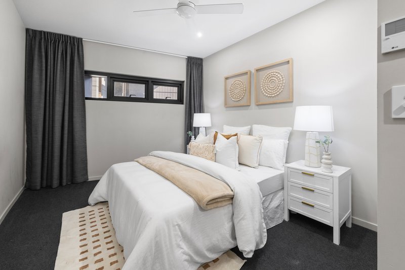 Photo - 1001/27 Commercial Road, Newstead QLD 4006 - Image 9