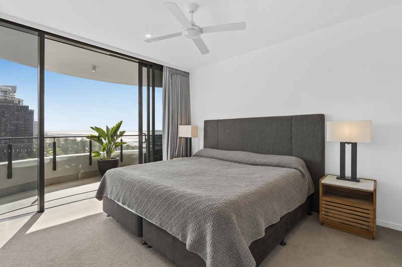 Photo - 1001/4-6 Alexandra Avenue, Mermaid Beach QLD 4218 - Image 9
