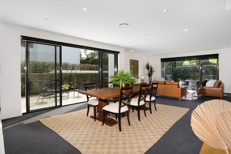 Photo - 10019 The Boulevarde , Benowa QLD 4217 - Image 3