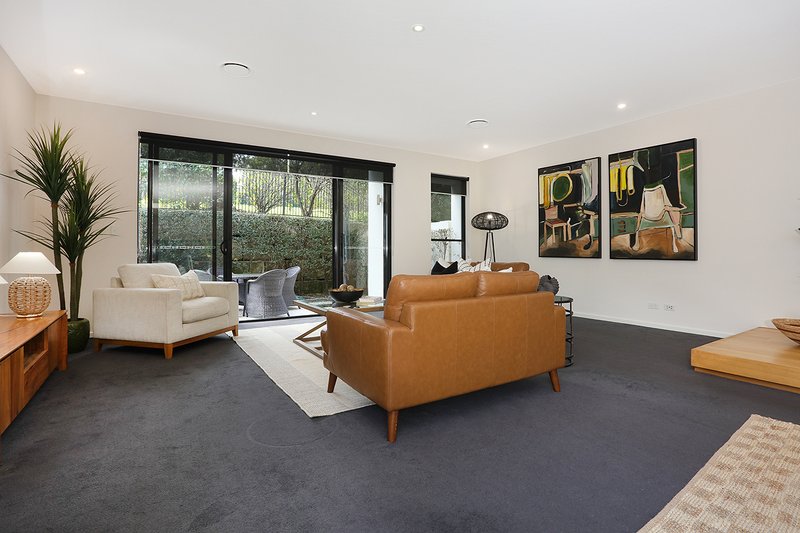Photo - 10019 The Boulevarde , Benowa QLD 4217 - Image 9