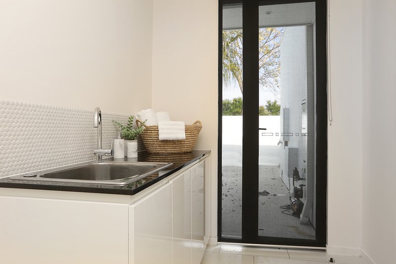 Photo - 10019 The Boulevarde , Benowa QLD 4217 - Image 16