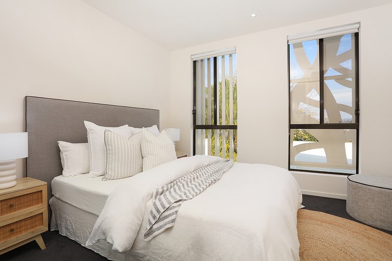 Photo - 10019 The Boulevarde , Benowa QLD 4217 - Image 18