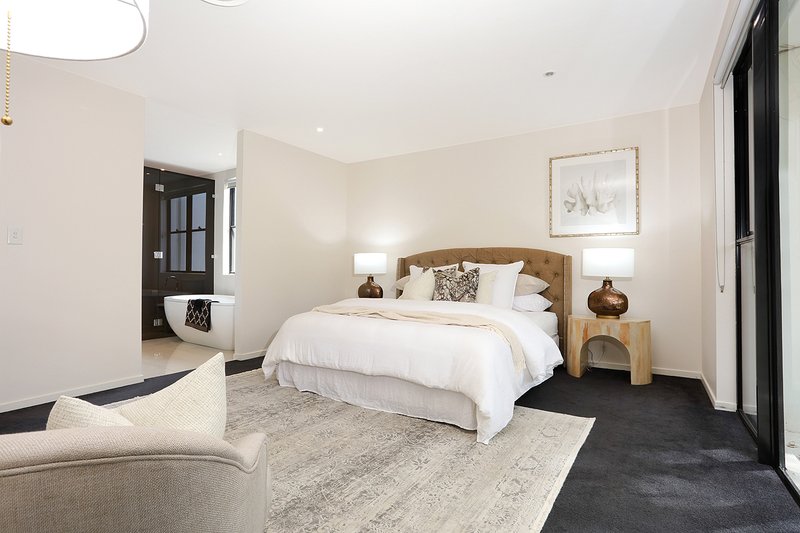Photo - 10019 The Boulevarde , Benowa QLD 4217 - Image 22