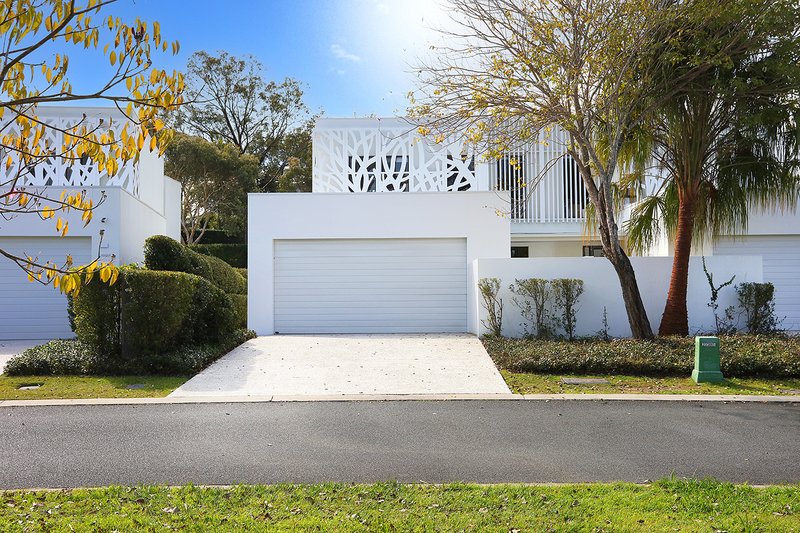 Photo - 10019 The Boulevarde , Benowa QLD 4217 - Image 25