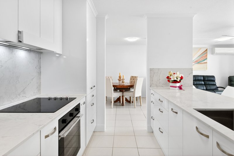 Photo - 1002/12 Enderley Avenue, Surfers Paradise QLD 4217 - Image 10