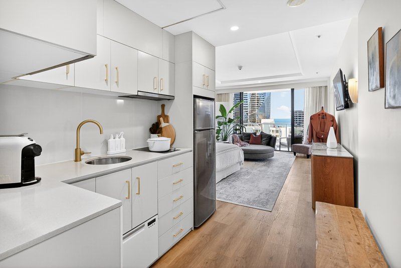 Photo - 1003/2801 Gold Coast Highway, Surfers Paradise QLD 4217 - Image 6