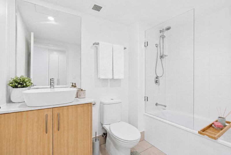 Photo - 1003/41 Labrador Street, Labrador QLD 4215 - Image 17