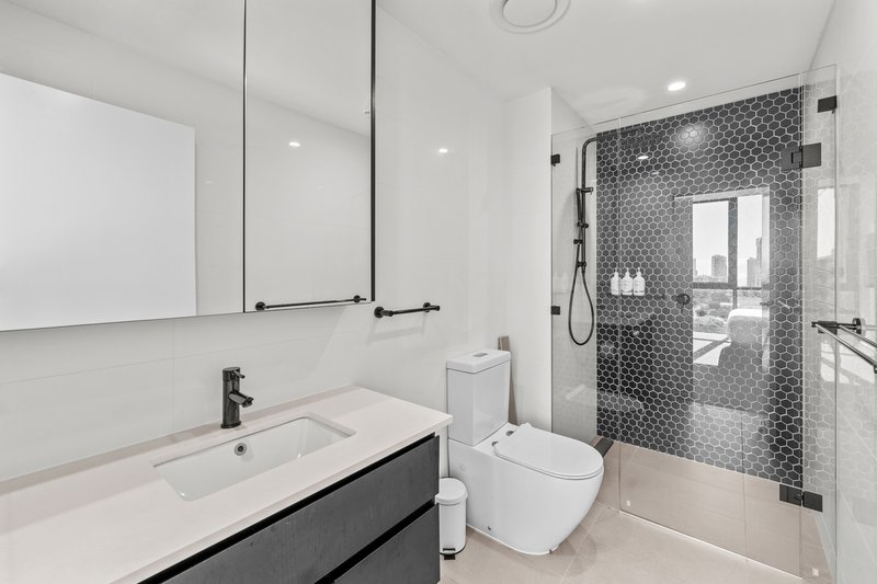 Photo - 1003/59 Meron Street, Southport QLD 4215 - Image 9