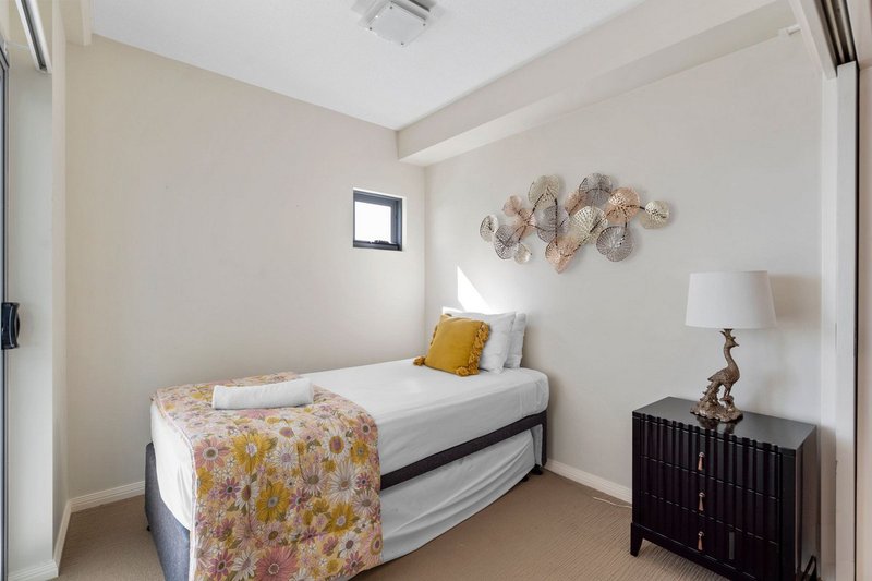 Photo - 1005/185 Redcliffe Parade, Redcliffe QLD 4020 - Image 11
