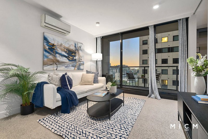 Photo - 1005/33 Mackenzie Street, Melbourne VIC 3000 - Image 2