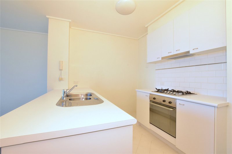 Photo - 1007/28 Bank Street, South Melbourne VIC 3205 - Image 2