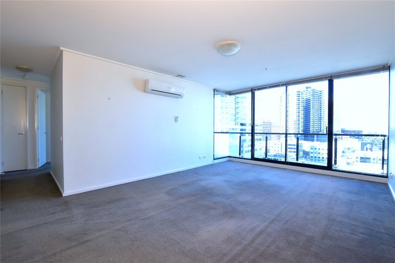 Photo - 1007/28 Bank Street, South Melbourne VIC 3205 - Image 3