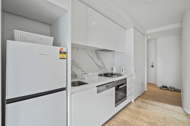 Photo - 1009/77 Queens Road, Melbourne VIC 3004 - Image 2