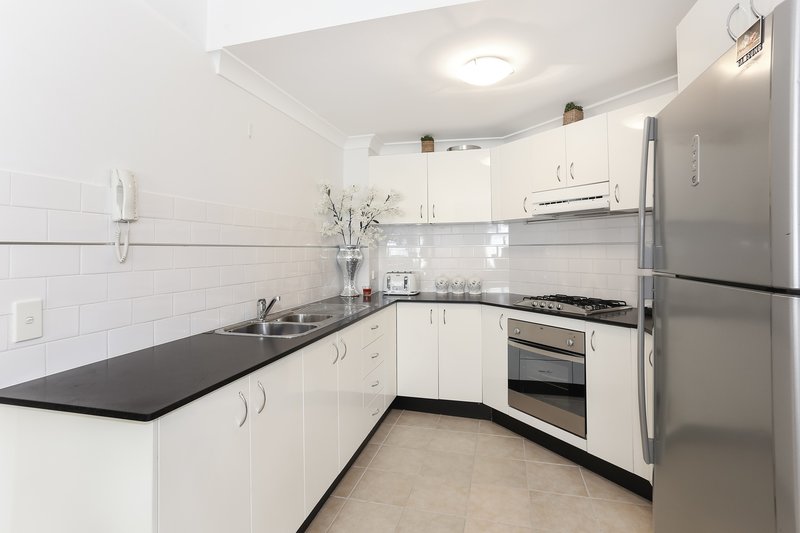 10/1-5 Kitchener Avenue, Regents Park NSW 2143