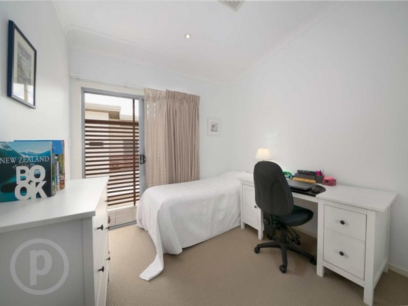 Photo - 10/1-7 Robbins Street, Corinda QLD 4075 - Image 9