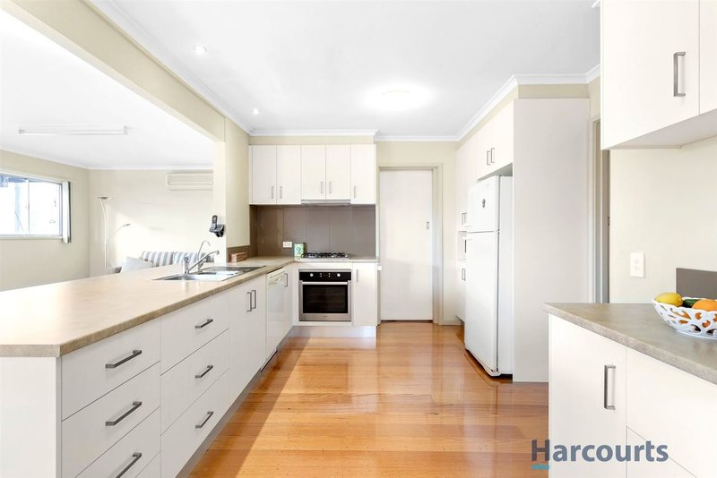 Photo - 101 Albany Drive, Mulgrave VIC 3170 - Image 2