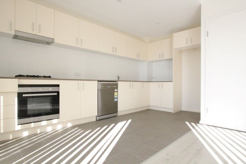 Photo - 10/1 Browne Parade, Warwick Farm NSW 2170 - Image 3