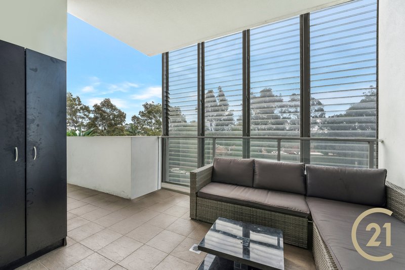 Photo - 10/1 Browne Parade, Warwick Farm NSW 2170 - Image 7