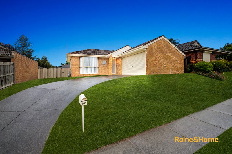 101 Courtenay Avenue, Cranbourne North VIC 3977