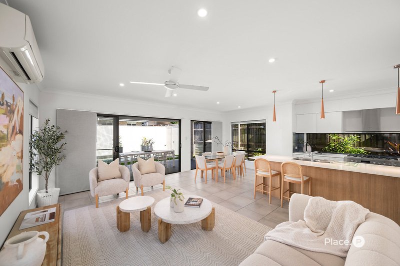 Photo - 101 Erica Street, Cannon Hill QLD 4170 - Image 2
