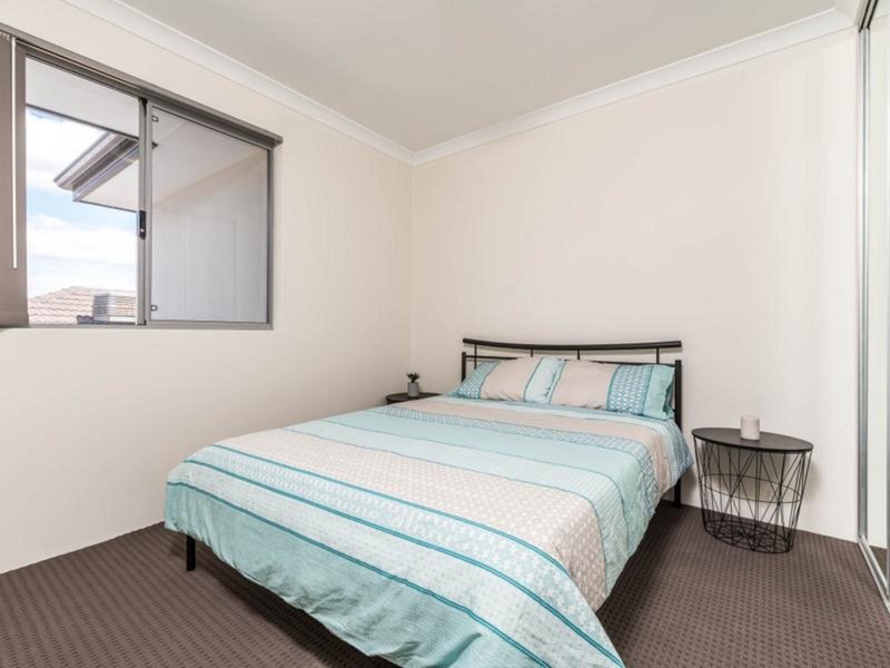 Photo - 10/1 Henry Street, East Cannington WA 6107 - Image 3