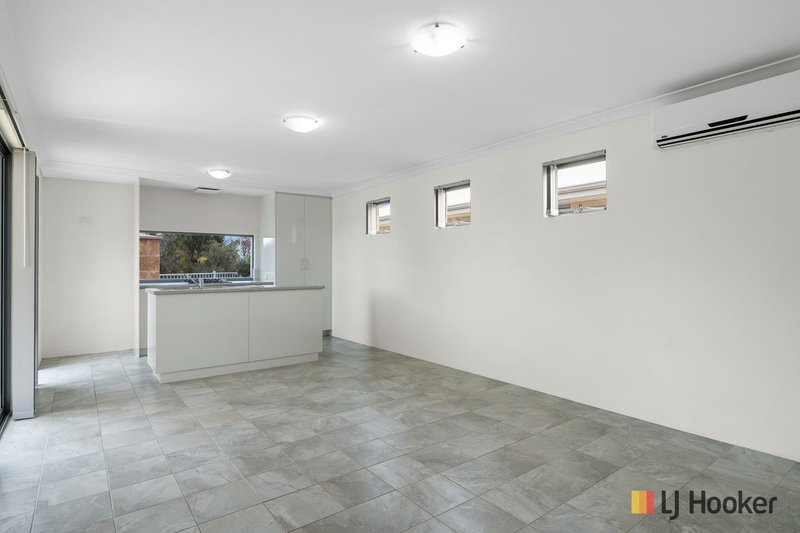 Photo - 10/1 Lemann Turn, Banksia Grove WA 6031 - Image 6