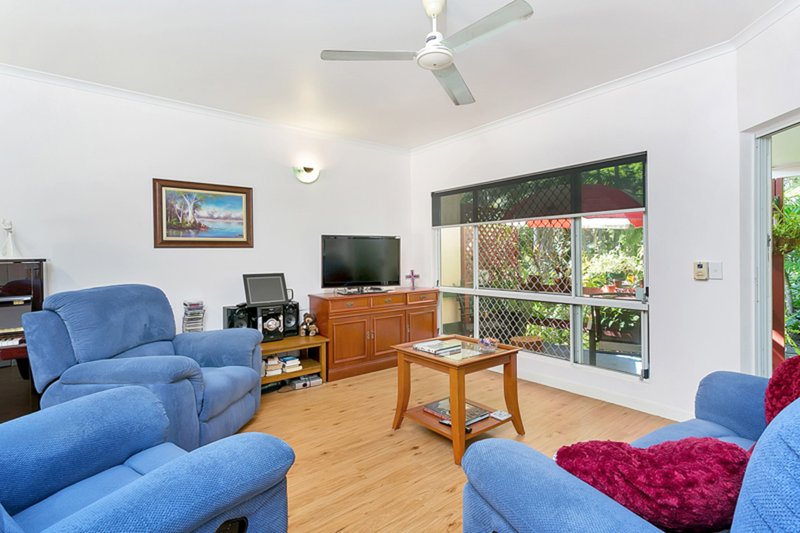 Photo - 10/1 Mcgregor St , Mooroobool QLD 4870 - Image 4