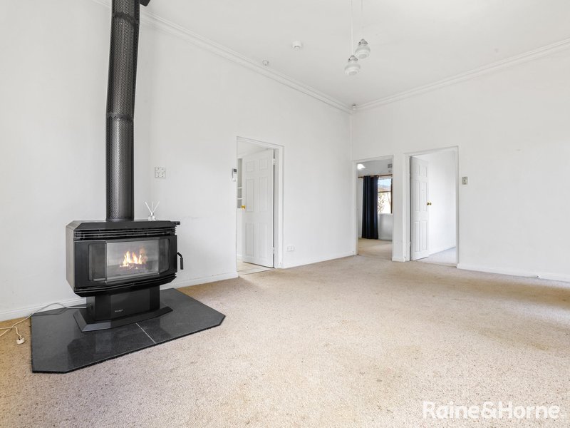 Photo - 101 Morrisset Street, Bathurst NSW 2795 - Image 4