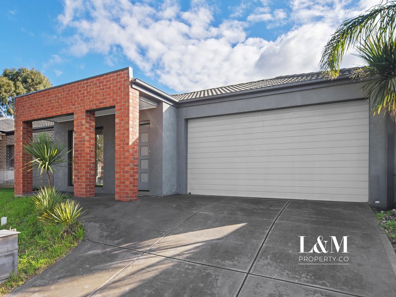 Photo - 101 Newbury Boulevard, Craigieburn VIC 3064 - Image 2