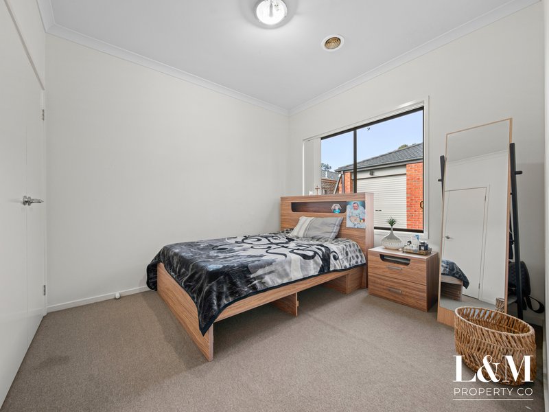 Photo - 101 Newbury Boulevard, Craigieburn VIC 3064 - Image 4