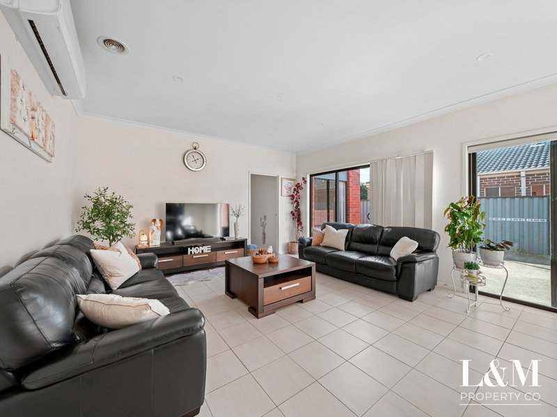 Photo - 101 Newbury Boulevard, Craigieburn VIC 3064 - Image 5