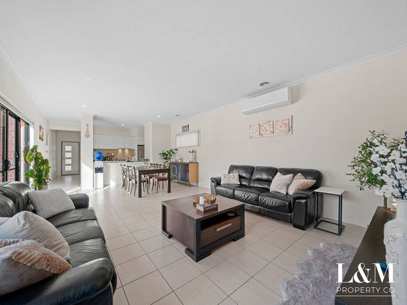 Photo - 101 Newbury Boulevard, Craigieburn VIC 3064 - Image 6