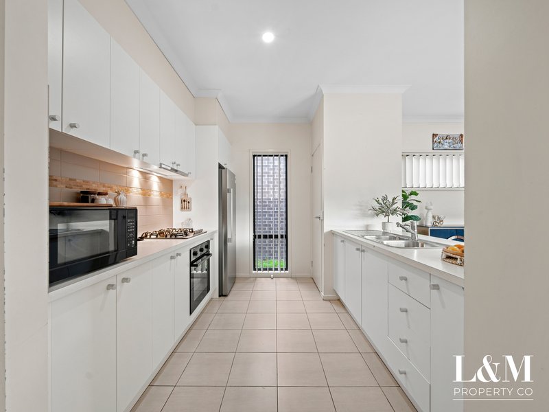 Photo - 101 Newbury Boulevard, Craigieburn VIC 3064 - Image 10