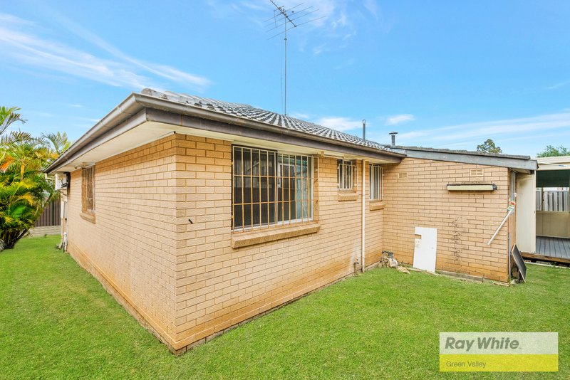 Photo - 101 Oliveri Crescent, Green Valley NSW 2168 - Image 13