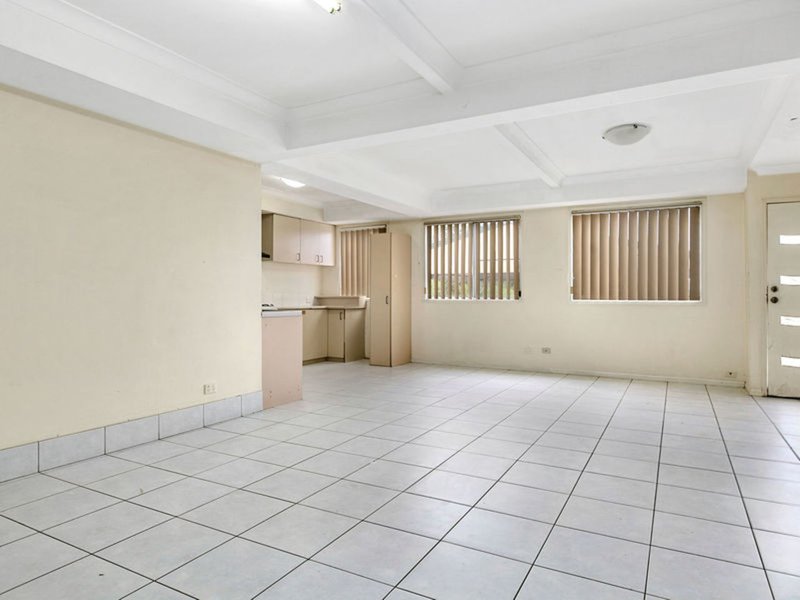 Photo - 101 Somerfield Street, Upper Mount Gravatt QLD 4122 - Image 8