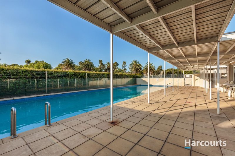 Photo - 101 Sovereign Manors Crescent, Rowville VIC 3178 - Image 10