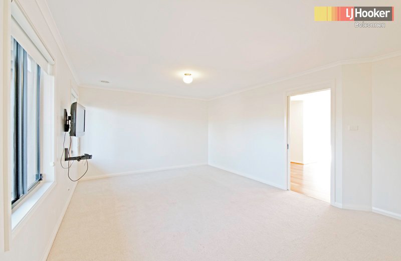 Photo - 101 Sugarloaf Circle, Palmerston ACT 2913 - Image 4