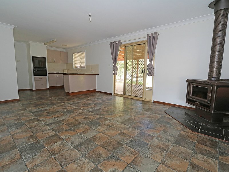 Photo - 101 Undurra Drive, Glenfield Park NSW 2650 - Image 3