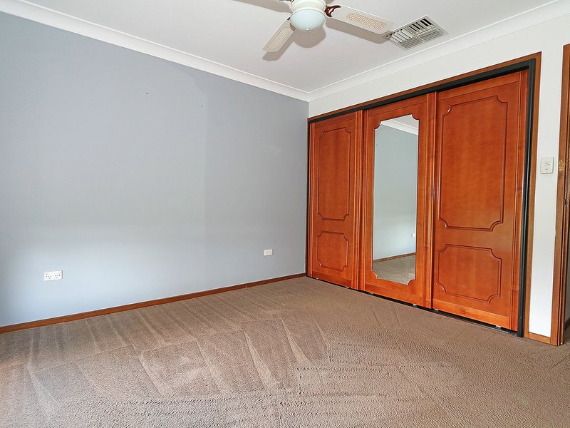 Photo - 101 Undurra Drive, Glenfield Park NSW 2650 - Image 5