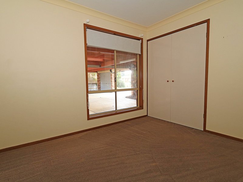 Photo - 101 Undurra Drive, Glenfield Park NSW 2650 - Image 6