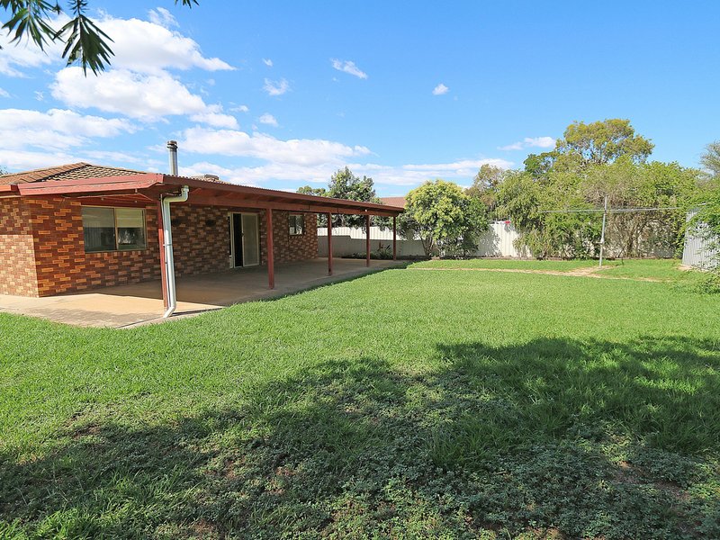 Photo - 101 Undurra Drive, Glenfield Park NSW 2650 - Image 9