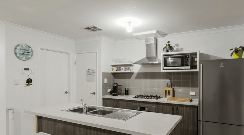 Photo - 101 Wake Way, Wellard WA 6170 - Image 2