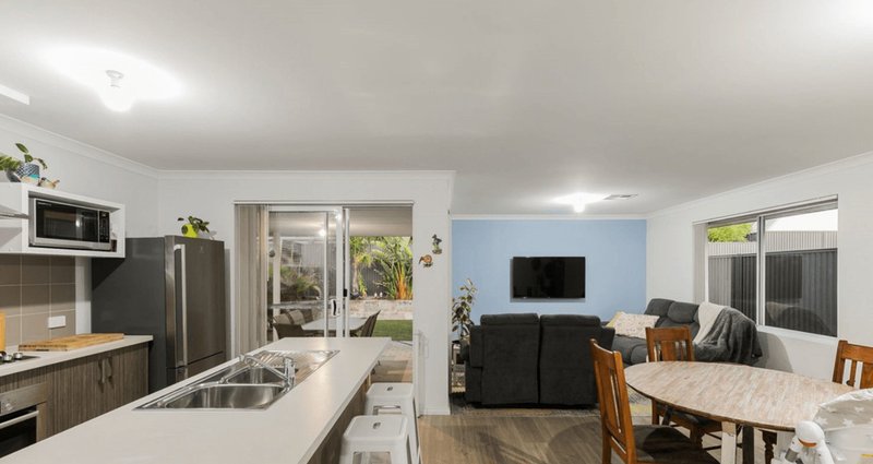 Photo - 101 Wake Way, Wellard WA 6170 - Image 3