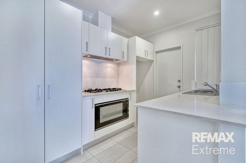 Photo - 10/10 Cordovan Parkway, Aveley WA 6069 - Image 3