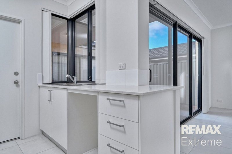 Photo - 10/10 Cordovan Parkway, Aveley WA 6069 - Image 6