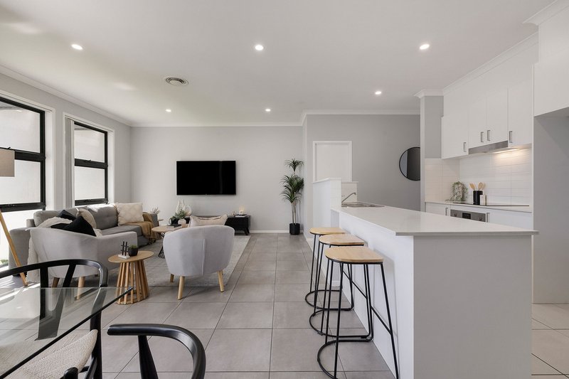 Photo - 10/10 Helpmann Street, Bonython ACT 2905 - Image 1