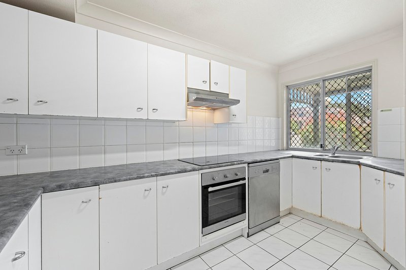 Photo - 10/10 Lawrence Close, Robertson QLD 4109 - Image 4