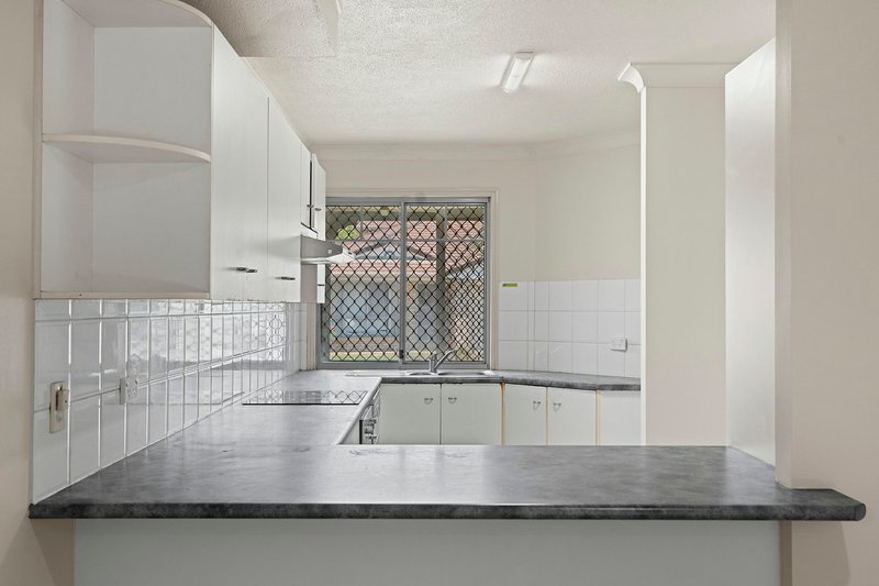 Photo - 10/10 Lawrence Close, Robertson QLD 4109 - Image 6