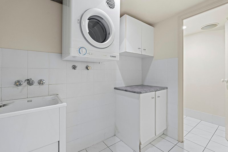 Photo - 10/10 Lawrence Close, Robertson QLD 4109 - Image 16